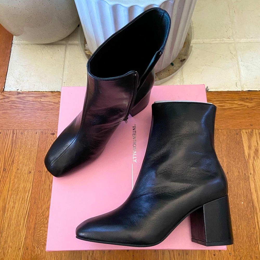“Intentionally ____ “ Janetta Boot Size 9